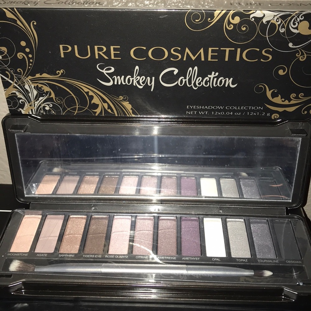 BRAND NEW SMOKEY EYESHADOW PALETTE